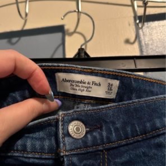 Womens Abercrombie and Fitch Jeans - Picture 2 of 3